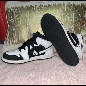 Boy’s Nike Air Jordan 1